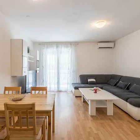 Pujanke Residence - Large 3 Bedroom Apartment Σπλιτ